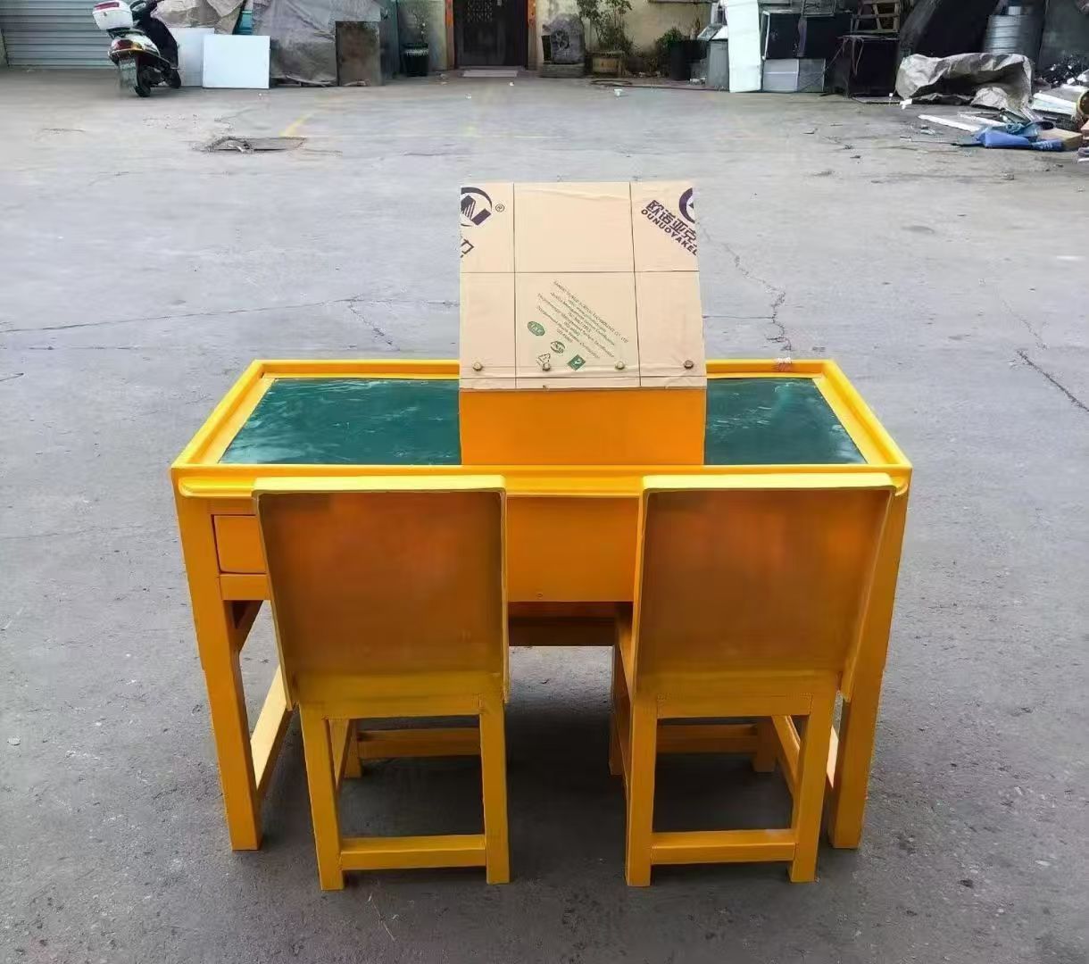 崇义防静电导通桌井下煤矿火工品发放桌：危险品流转的安全守护者
